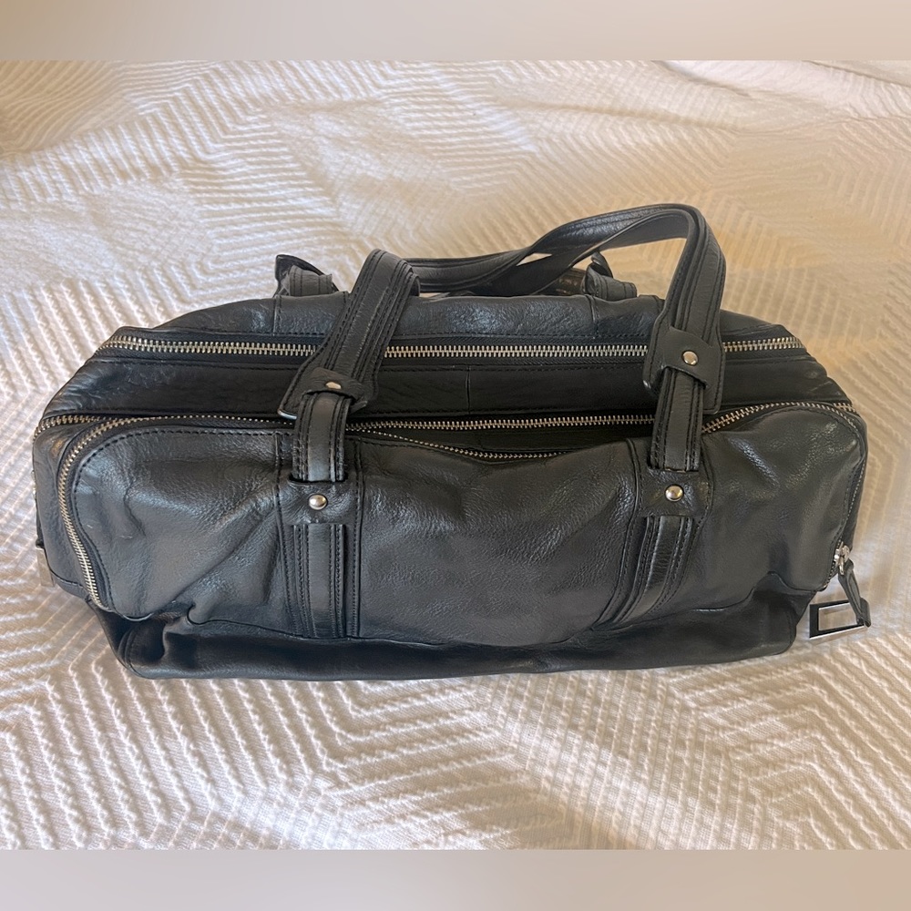 Kenneth Cole 100% Leather Shoulder Bag Handbag
